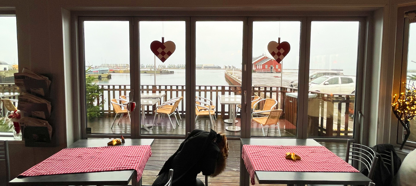 Nissepiger med pandekager på Havnegrillen i julen 2024